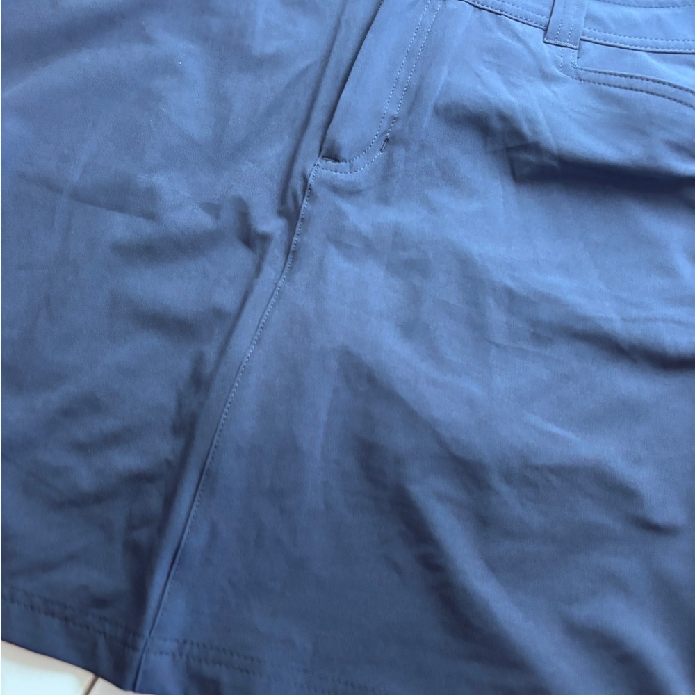 Eddie Bauer women’s navy skort size 10 never worn